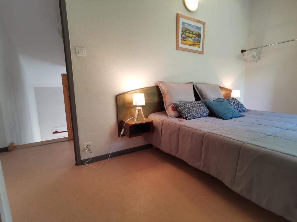 Au 11 T3 Duplex, Village Vacances, Piscines, Parking Saint-Geniez-dʼOlt Exteriör bild
