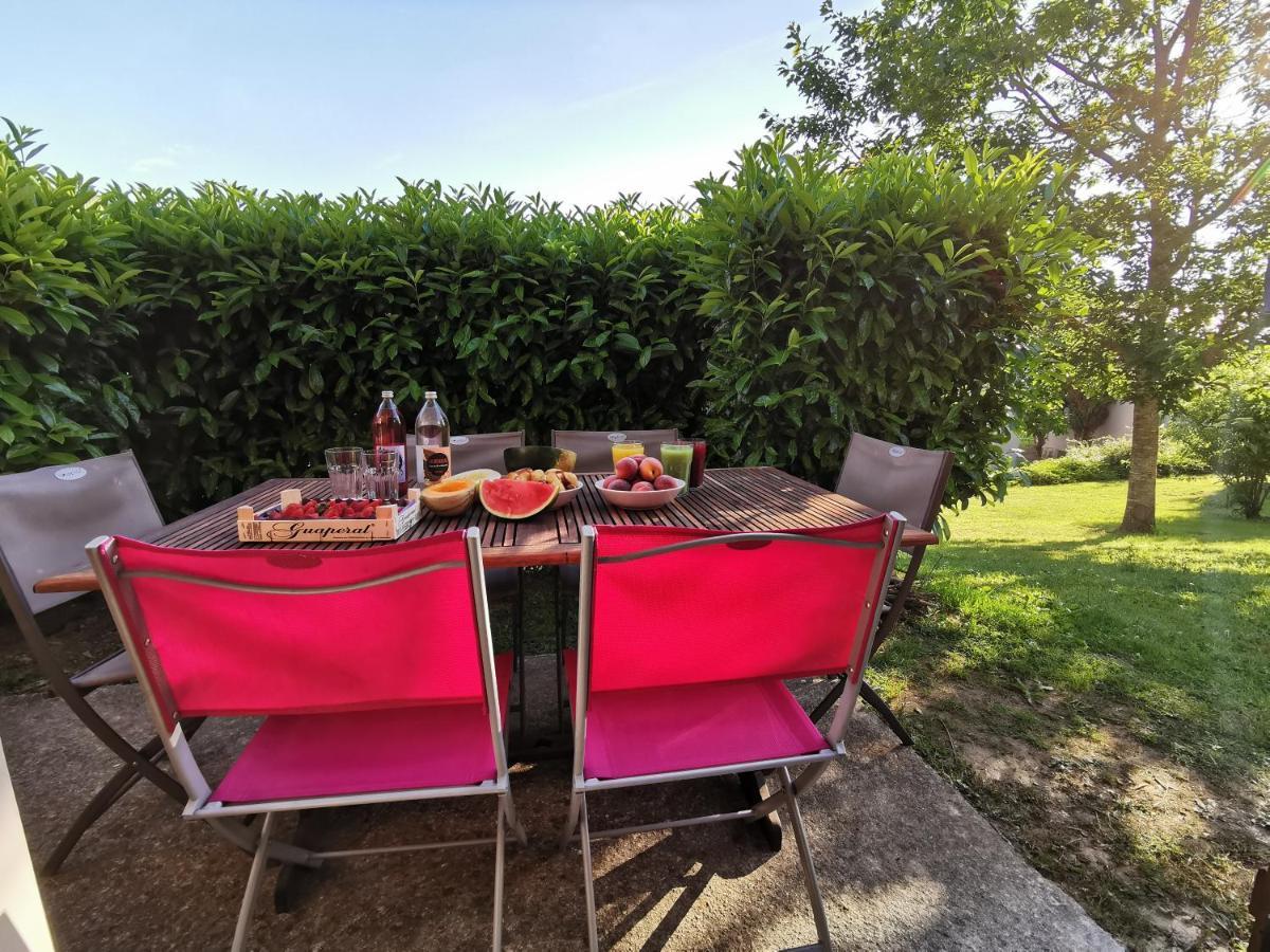 Au 11 T3 Duplex, Village Vacances, Piscines, Parking Saint-Geniez-dʼOlt Exteriör bild